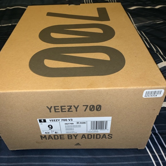 Yeezy Alvah Sneakers - Picture 2 of 4